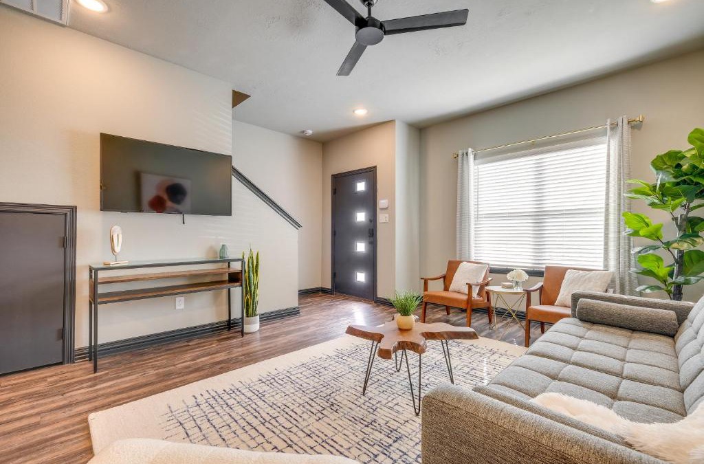 College Station Apartment | Newly Built Corner Hideaway 3 Mi to Texas A and M