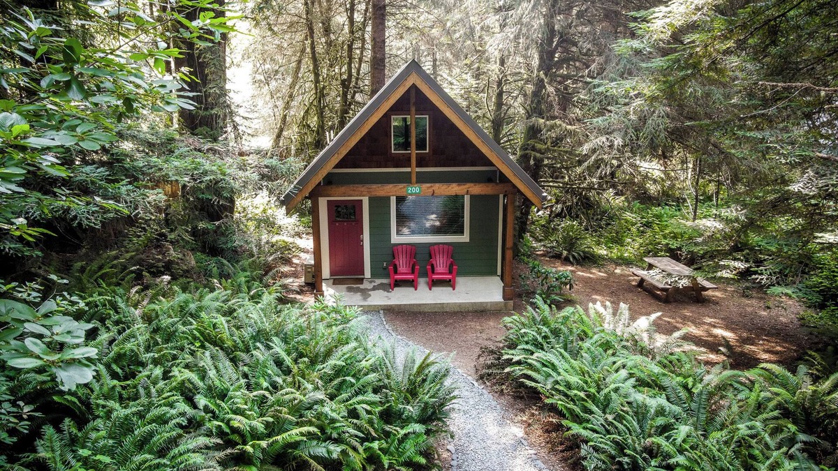 Crescent City Cabin | Newly built deluxe cabins, in a private redwood setting near the Smith River