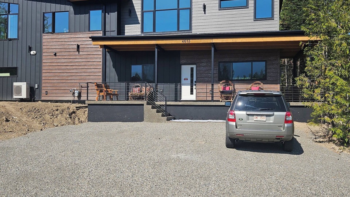 East Kootenay House | Newly built Fernie Alpine Retreat - beautiful mountain views off private deck.