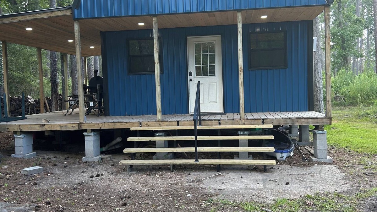 Zavalla Cabin | Newly built, fully furnished cabin located on Parker Point near Sandy Creek.