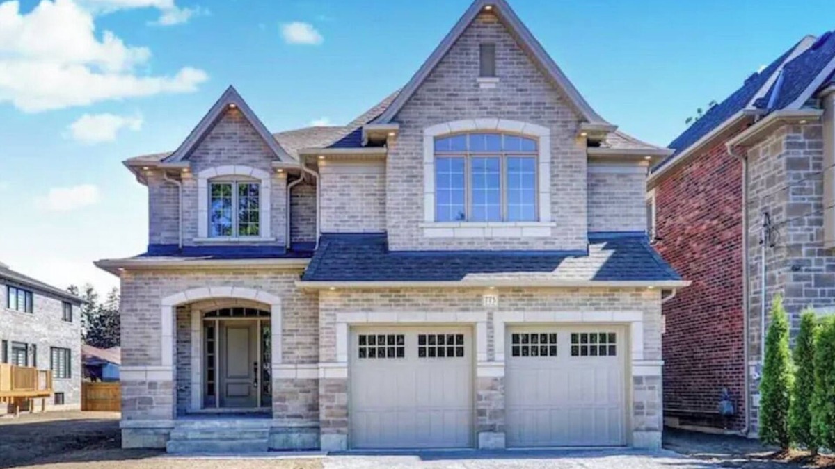 Durham Region House | Newly Built Gorgeous 4BD Custom Home Central Oshawa