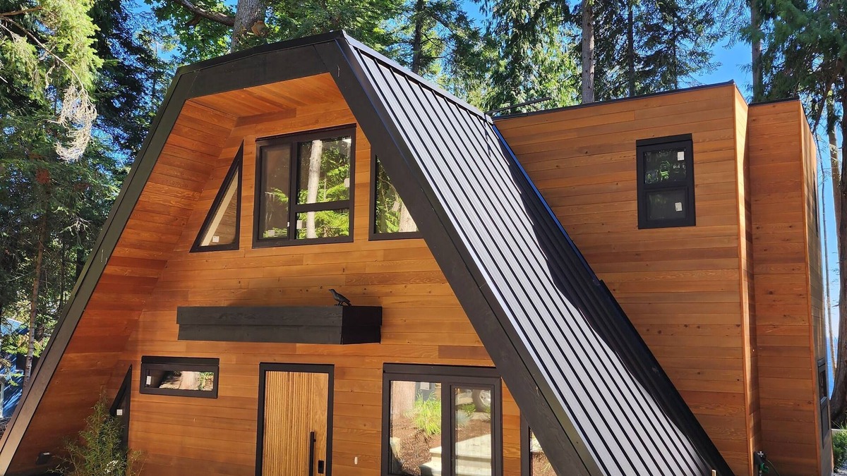 Regional District of Nanaimo Cottage | Newly built Grand Cedar Lodge on the Straight of Georgia.