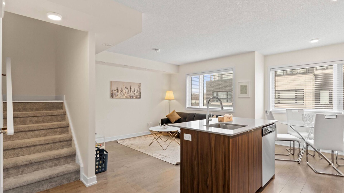 Aldershot House | Newly Built Home ~ Burlington ~ Comfort ~ Cozy