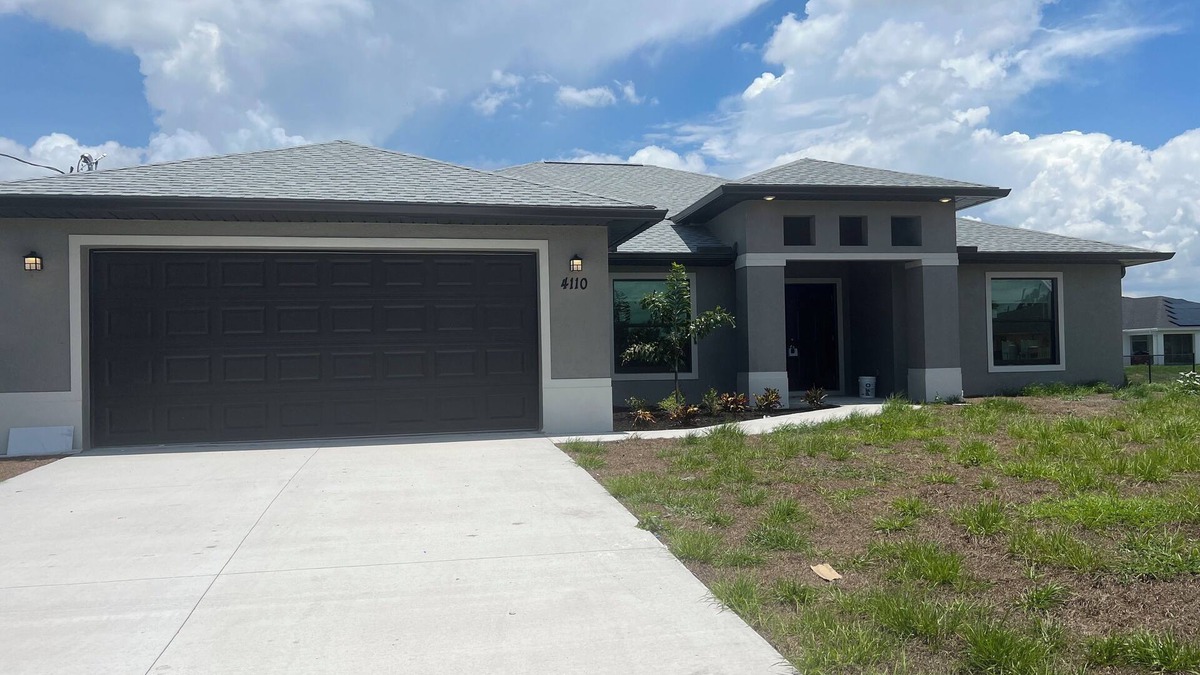 Sunshine House | Newly built home near SWIFlorida airport