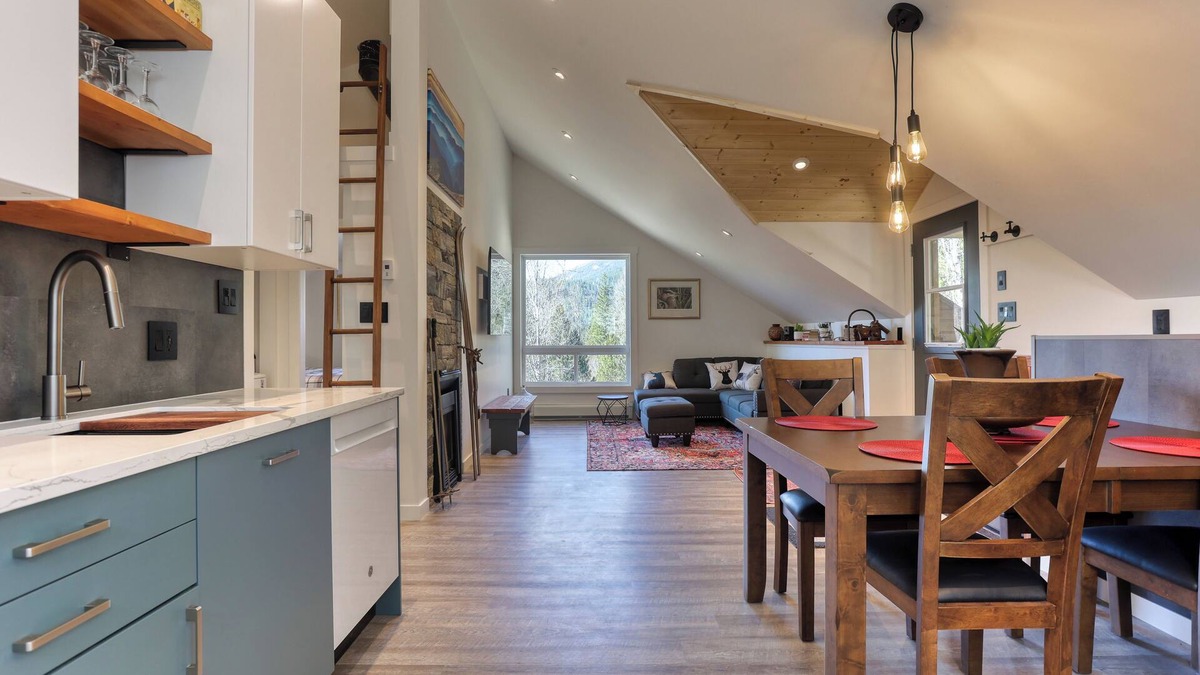 Taghum House | "NEWLY BUILT HOME" on 5 acres by the beach