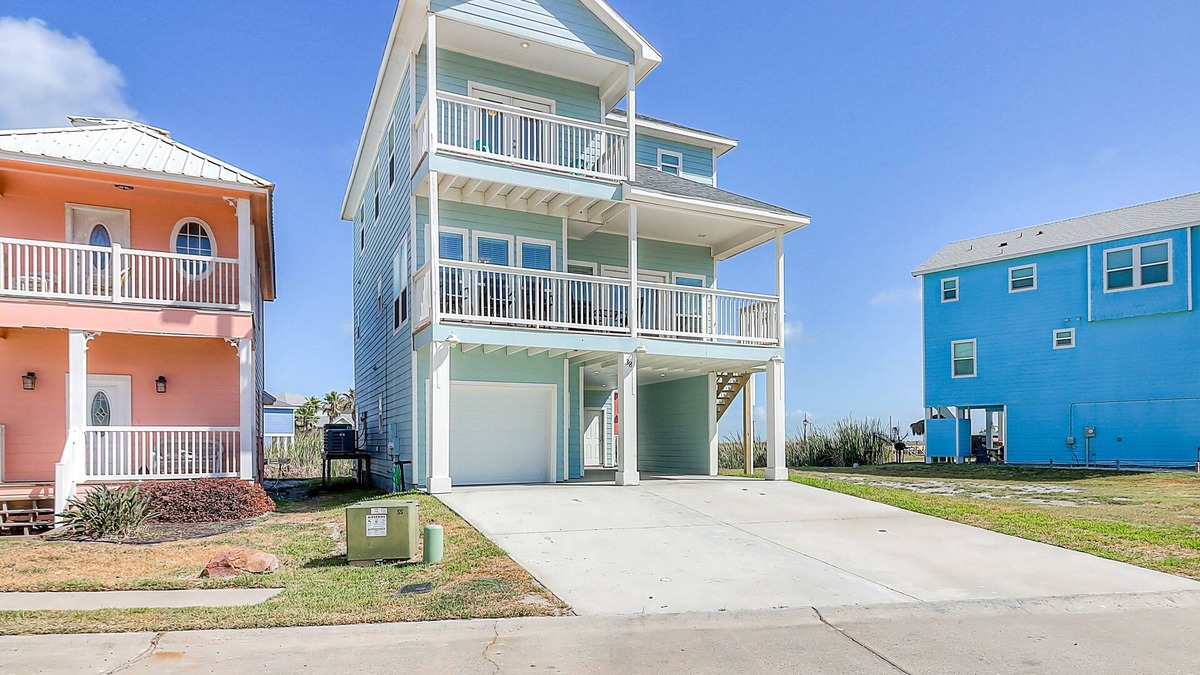 Bella Vista House | Newly-built home with shared pool, WiFi, air hockey & two decks - steps to beach