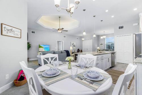 Burnt Store House | Newly built home with heated pool, close to many amenities - Villa Sandle