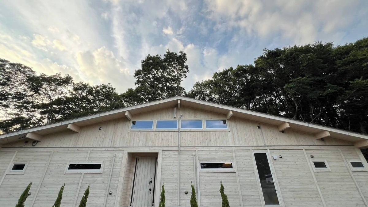 Oiwake House | Newly built log house for rent for up to 14 people/Kitasakugun Nagano