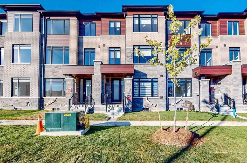 Brampton House | NEWLY BUILT LUXURIOUS 3BRM TOWN HS/AIRPORT/PARKING