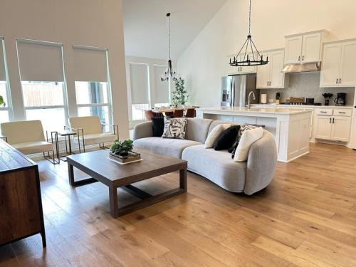 Celina House | Newly Built Luxury Home Perfect for Big Families