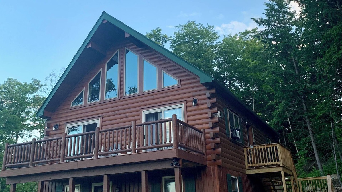 Alexandria Cabin | Newly built mountainside log cabin in Lakes Region . Newfound Lake nearby.