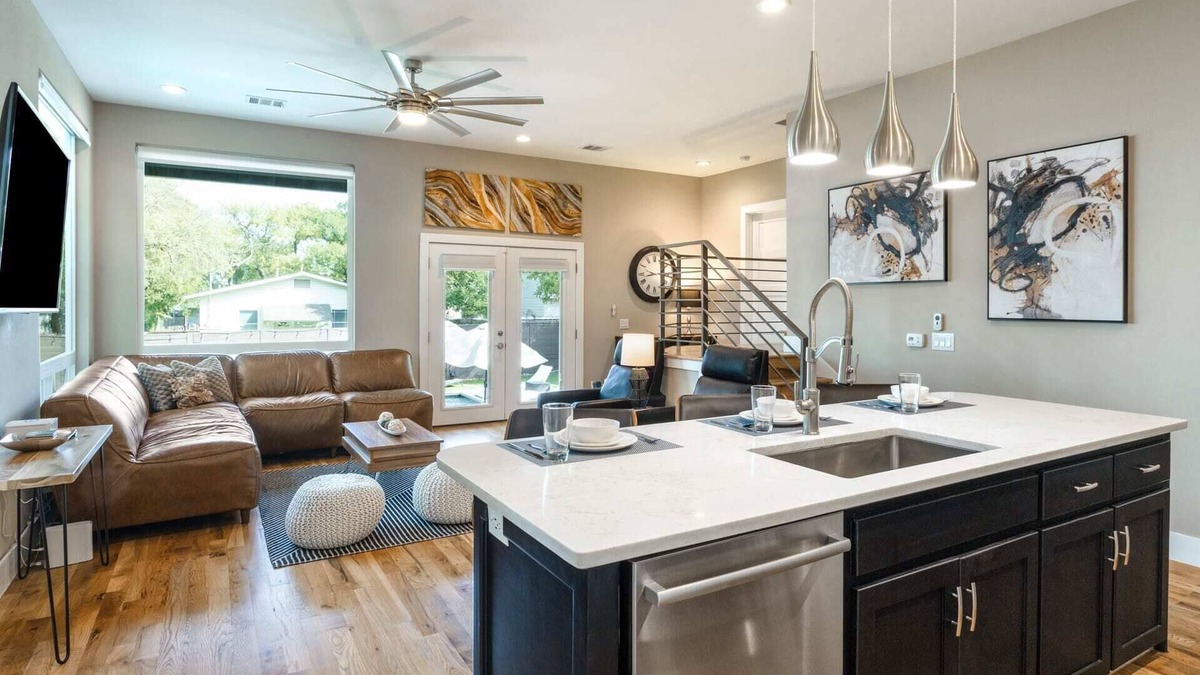 Chestnut House | Newly Built Poolside Home w Balcony BBQ