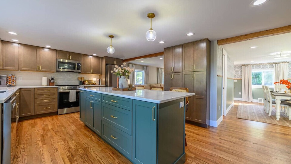 Alpena House | Newly Built|Riverfront|Kayaks|Hot tub|King|AC