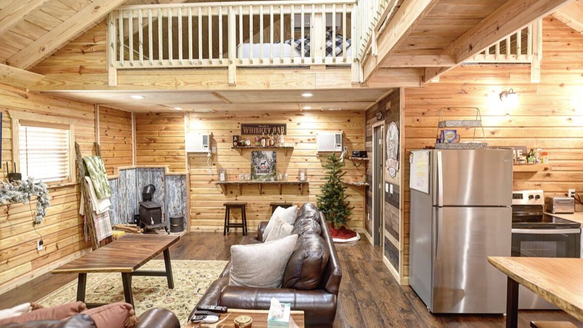 Inglis Cabin | Newly Built Rustic Cabin with all the amenities