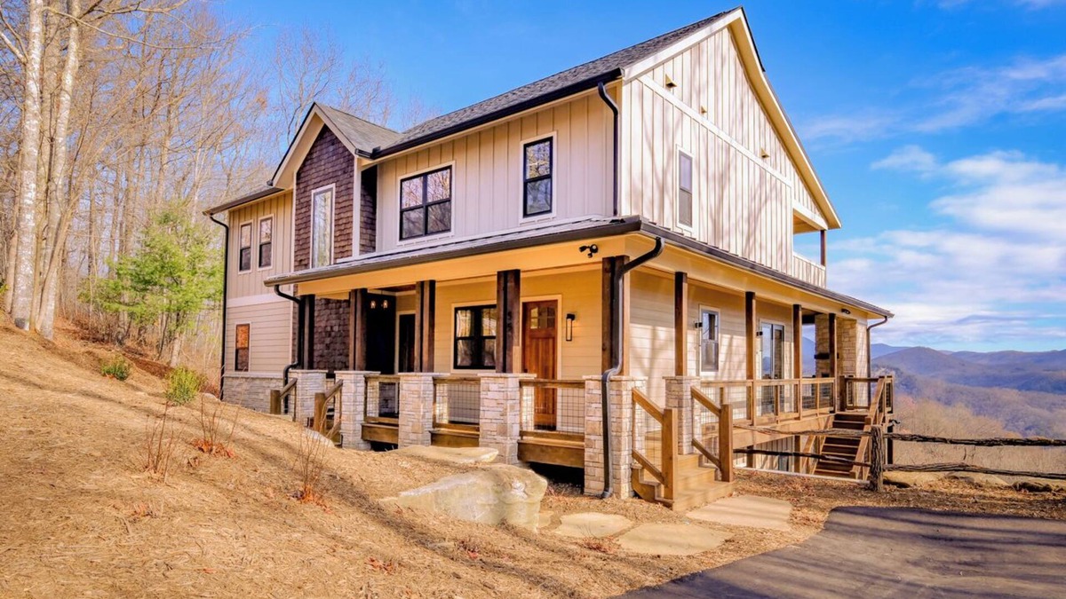 Bear Lake Reserve House | Newly Built! Spacious 7 Bedroom Home With A View!