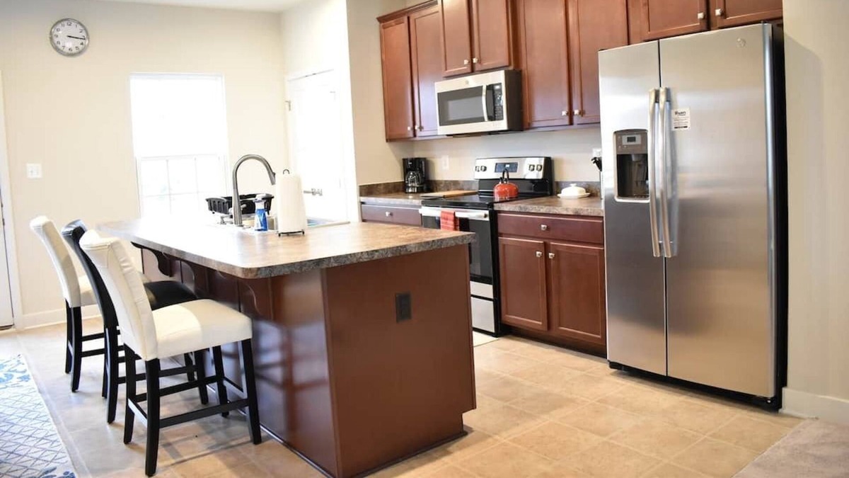 Potomac House | Newly built townhouse with all the amenities!