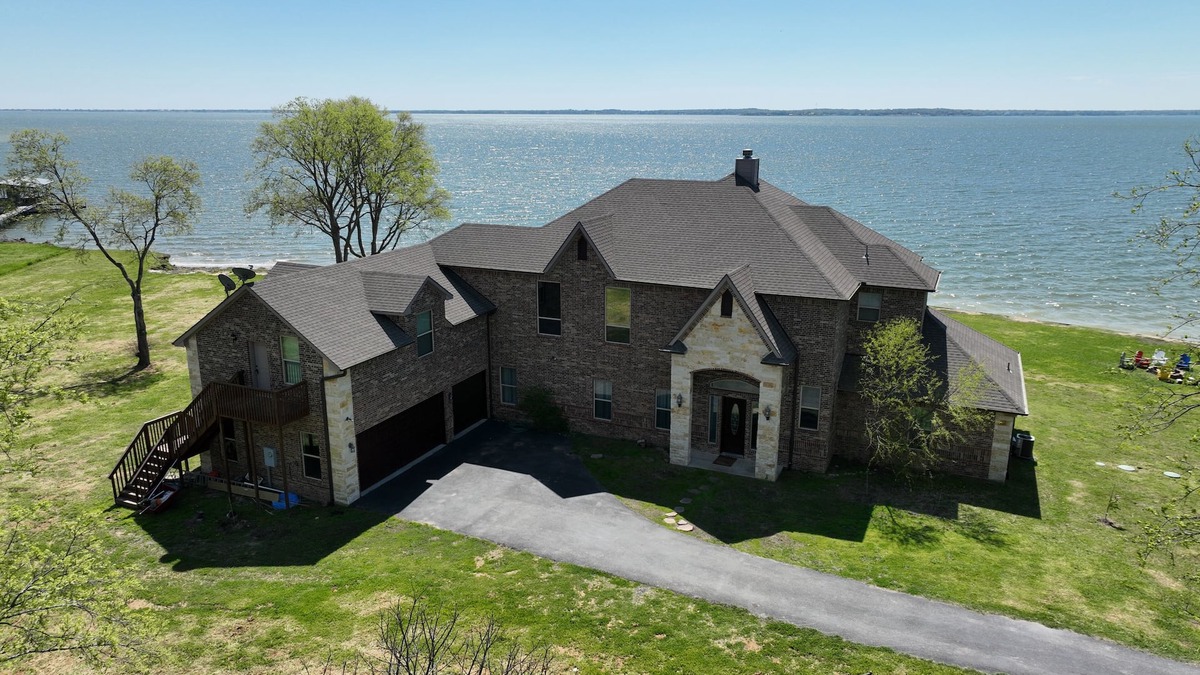 Kerens House | Newly Built Waterfront Lakehouse w/Private Pier