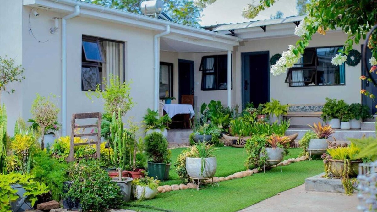 Blantyre House | Newly completed cozy hideaway between airport and city centre. Amazing garden!