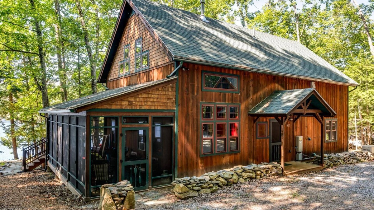 Meredith House | Newly constructed home sleeping 4 located on Fish Cove Lake Winnipesaukee