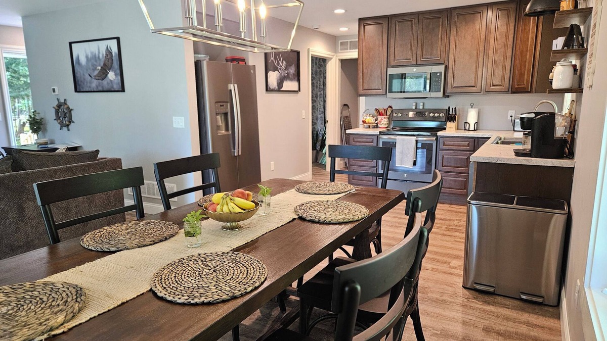 Canadian Lakes House | Newly Constructed Home with Lake Access, Golf and all Canandian Lakes Amenities