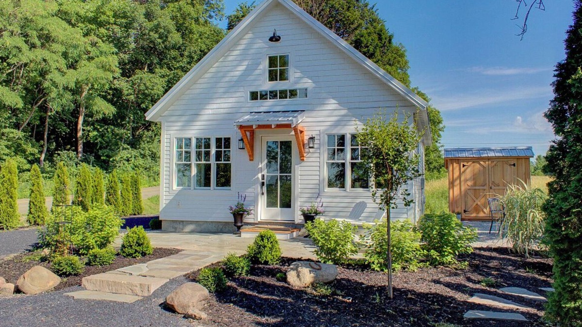 Grand Isle House | Newly Constructed Island Cottage with Lake Views