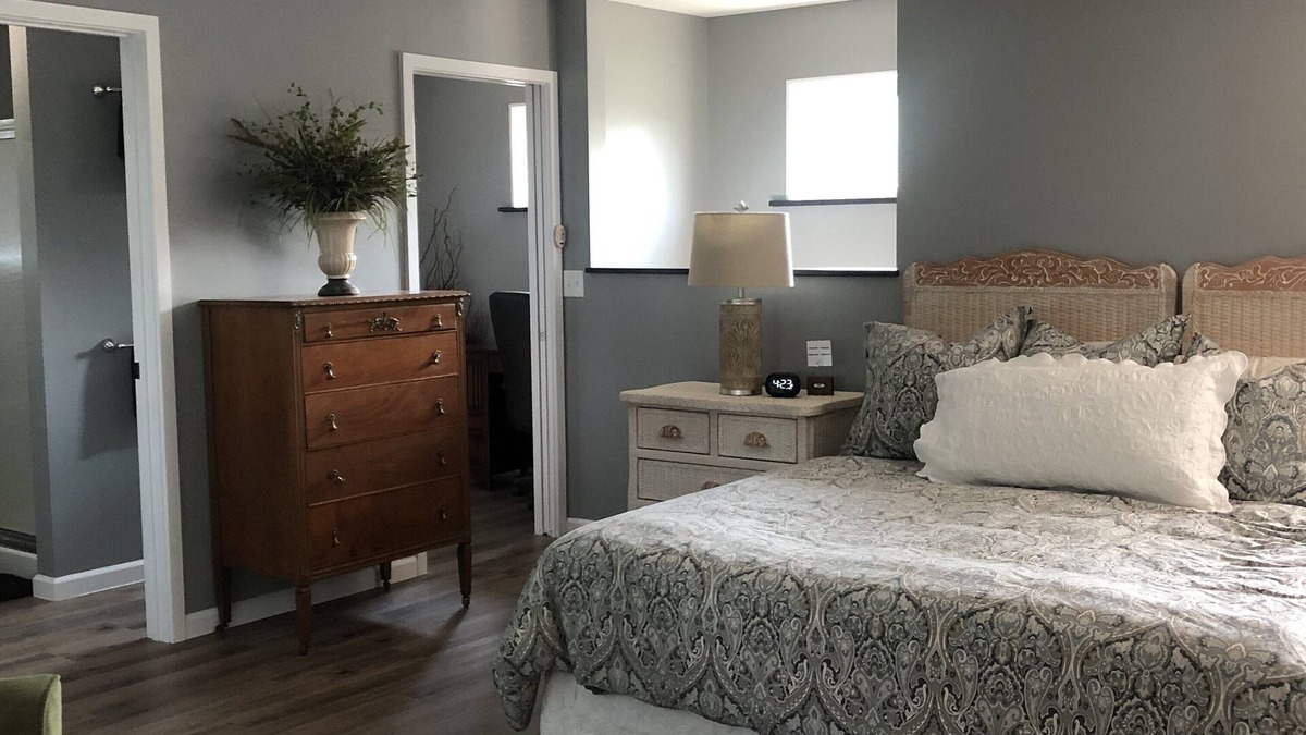 Accomac House | Newly Constructed Second Floor Modern Studio Apartment Unit 2 ~ Sleeps 6