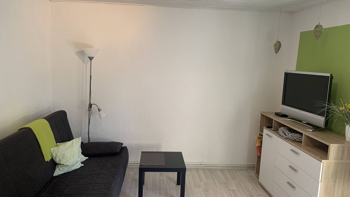 Colnrade Apartment | Newly furnished apartment * stars to DTV