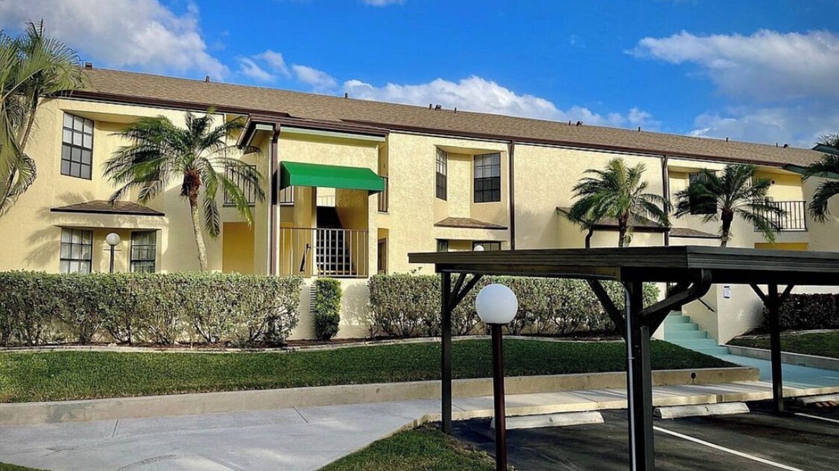 Biggar Condo | Newly Furnished & Remodeled Gulf Coast condo close to shopping beaches & airport