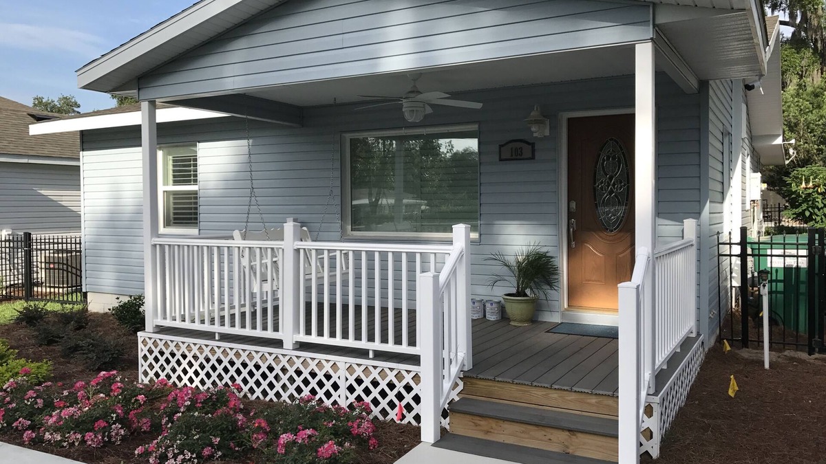 Fruitland Park House | Newly Furnished 2 Bedroom, 1 1/2 Bath House With 2 Porches Close To The Villages