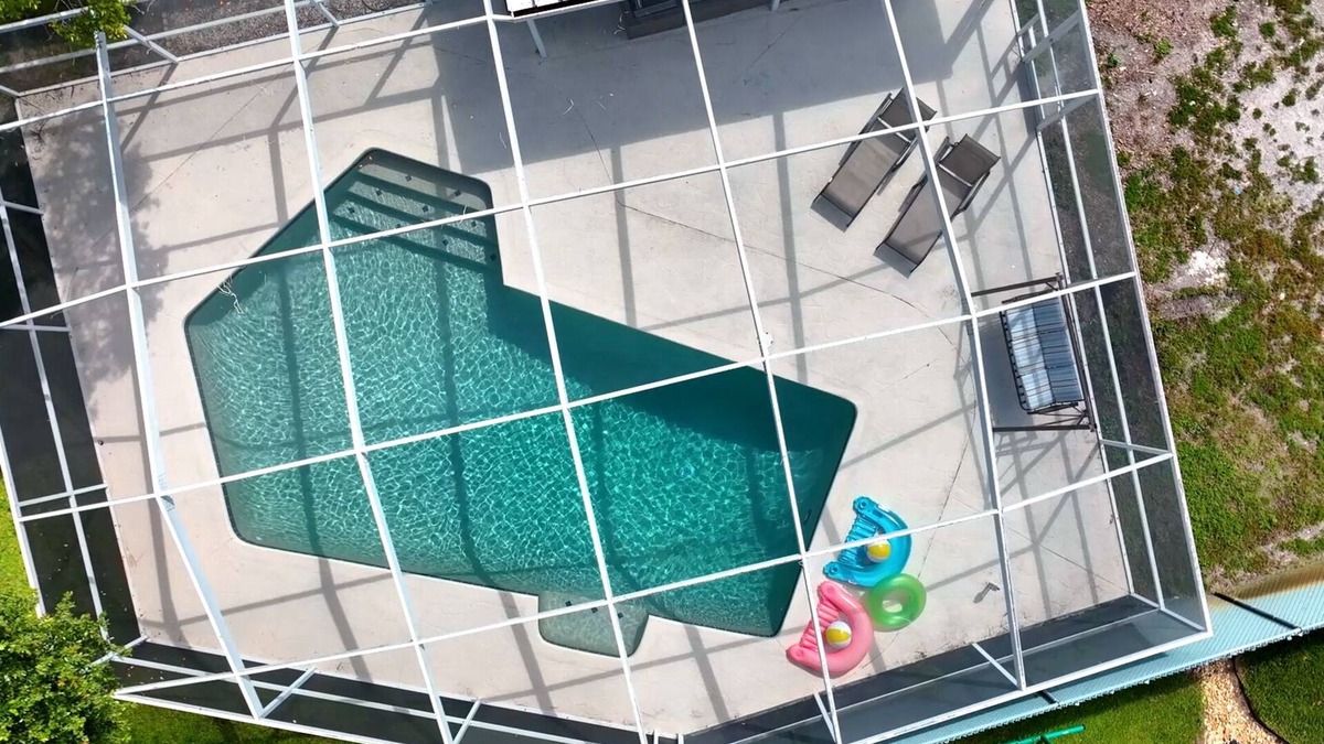 Lake Magdalene House | NEWLY LARGE HEATED POOL Modern home Ace Location Tampa Oasis - SEE 3D Tour