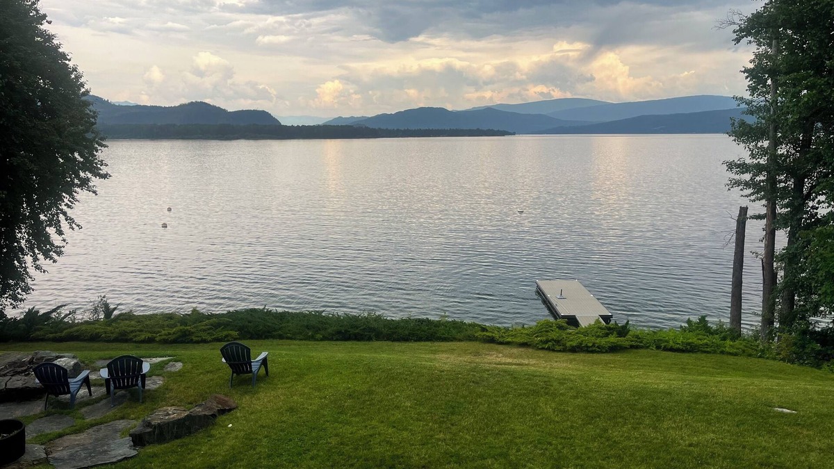 Squilax House | NEWLY LISTED: 4 BEDROOM WATERFRONT PROPERTY