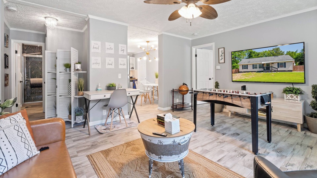 Daphne House | Newly Listed! Traveling nurses and business professionals welcome!