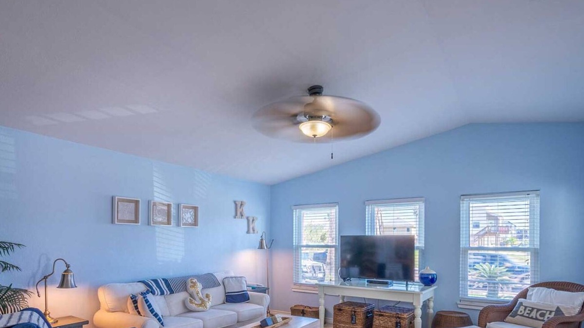 Shibui Sands House | Newly Listed - Walk to the Beach ! Located off of 11th St. Small Fenced Yard. Dogs ok. King bed