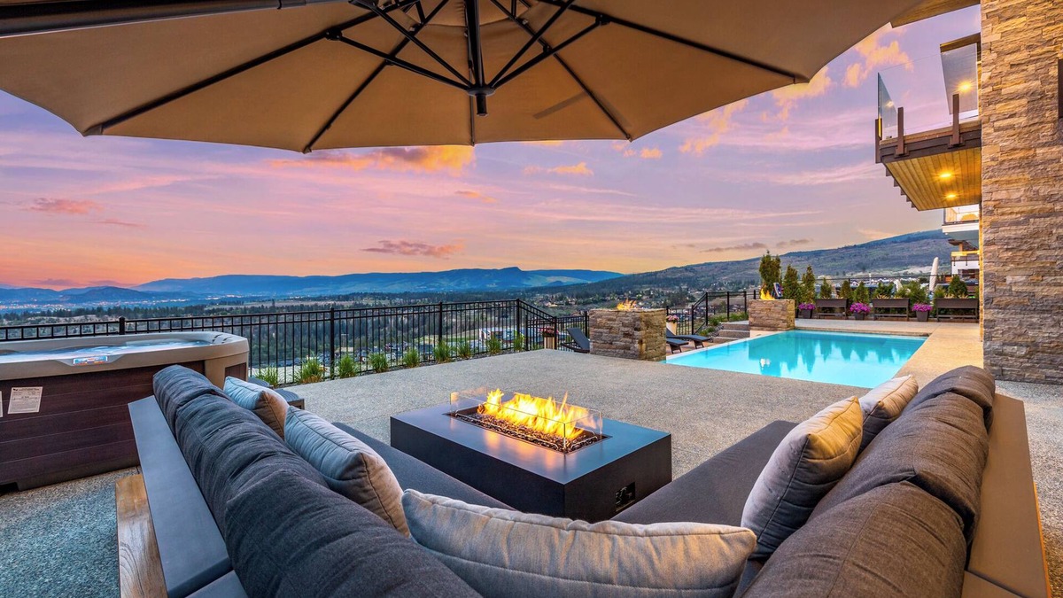 Southwest Mission House | Newly Modern House w/urban landscape of Kelowna!!