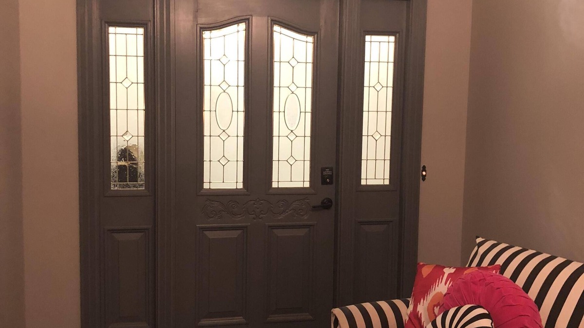 Alexander Apartment | Newly re-listed downtown historic apartment