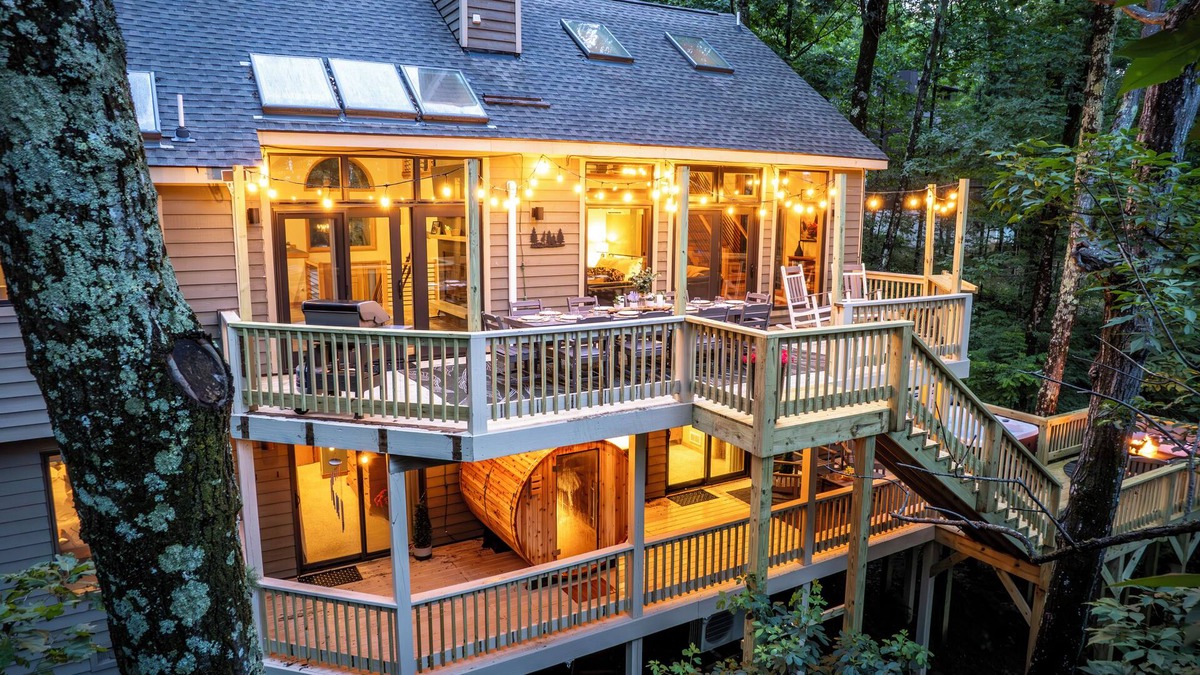 Nellysford House | Newly Rebuilt Home - Hot Tub - Sauna - Sleeps 14