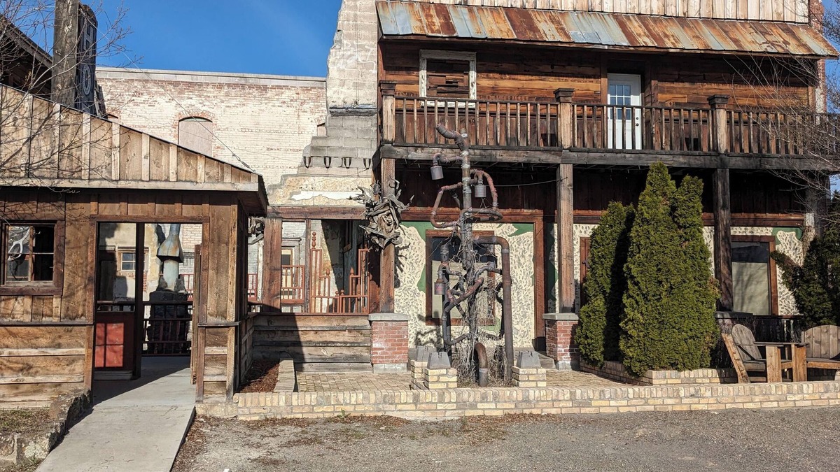 St. Anthony Apartment | Newly redecorated, vintage 2-bedroom apartment with WiFi in Saint Anthony