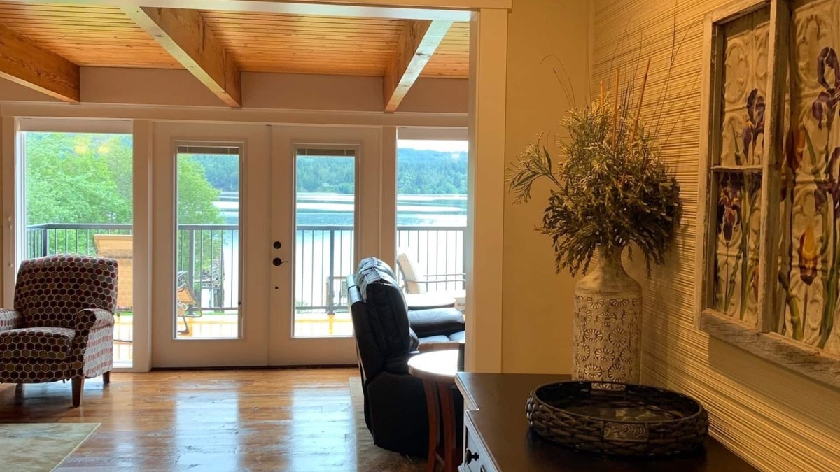 Sequim House | Newly refinished two-bedroom house with an elegant rustic look on the waterfront