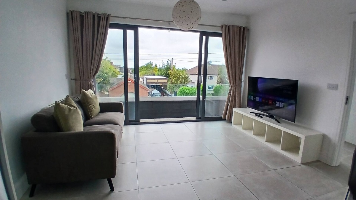 Dublin Apartment | Newly Refurbed 2BD W/Wraparound Balcony,5k to City