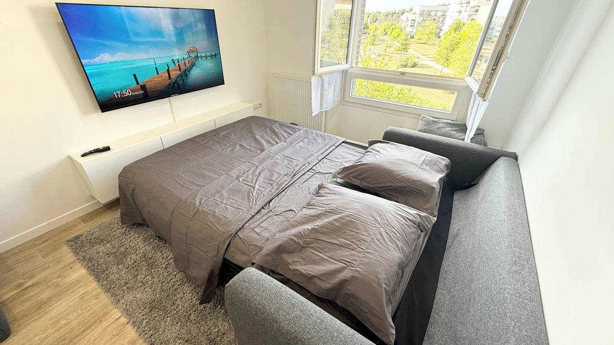 Corbeil-Essonnes Apartment | Newly refurbished 2-room apartment Parking, Wifi, washing machine and dryer.
