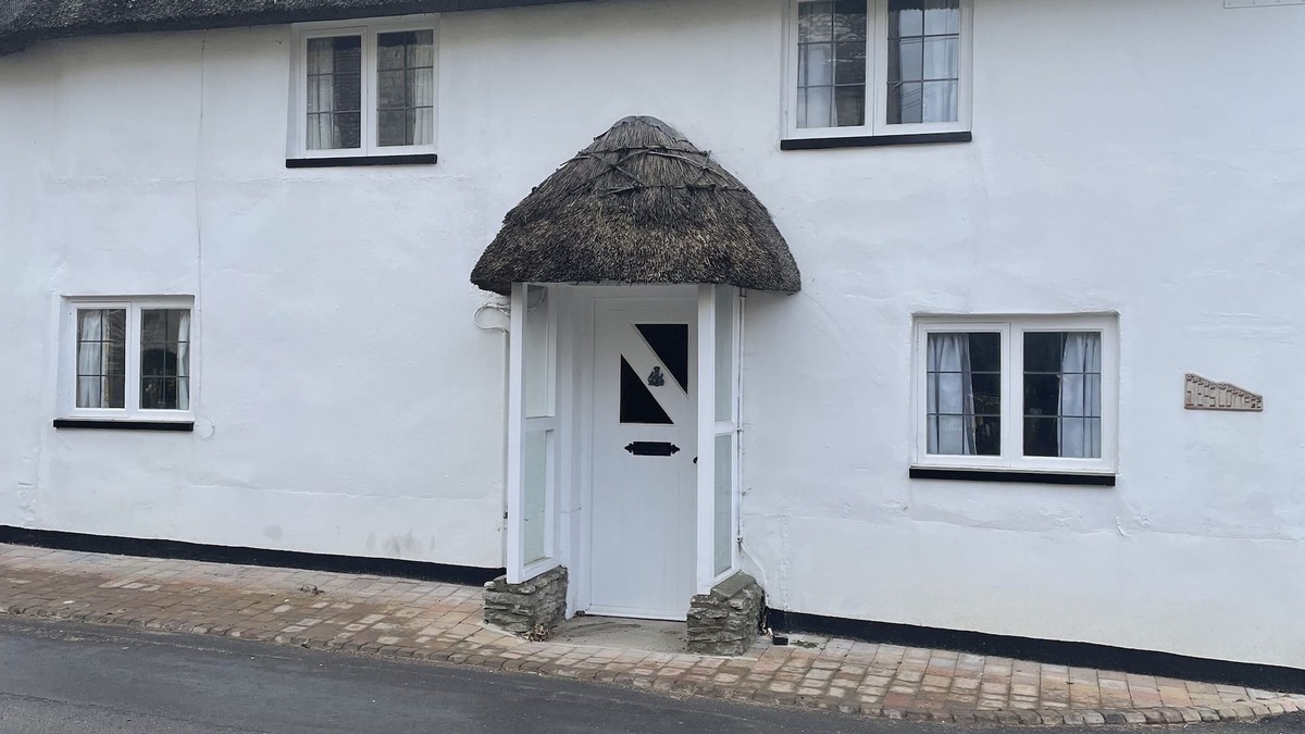 West Knighton Cottage | Newly refurbished thatched cottage in beautiful sleepy village