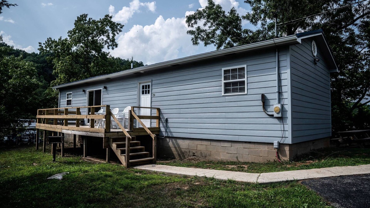Albany Cabin | Newly Refurbished 2 Bedroom Duplex cabin in Albany, KY with Slip, Wi-Fi #19