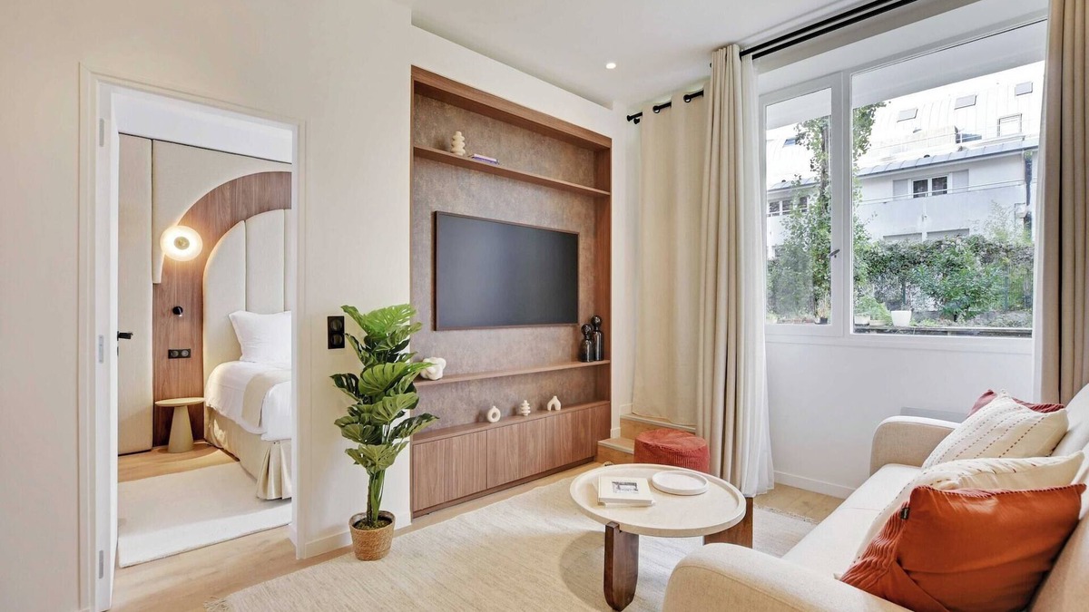 Quartier de la Chapelle Apartment | Newly Refurbished Flat in Heart of 18th District