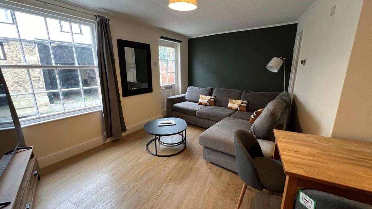 Abingdon Apartment | Newly Refurbished 2 BR Flat by Prescott Apartments