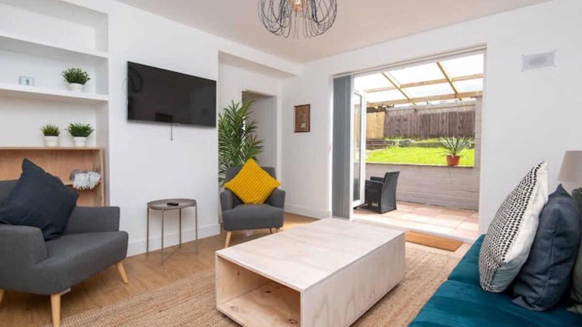 Severn Beach House | Newly Refurbished Gem | Perfect | Alexa | Sleeps 6