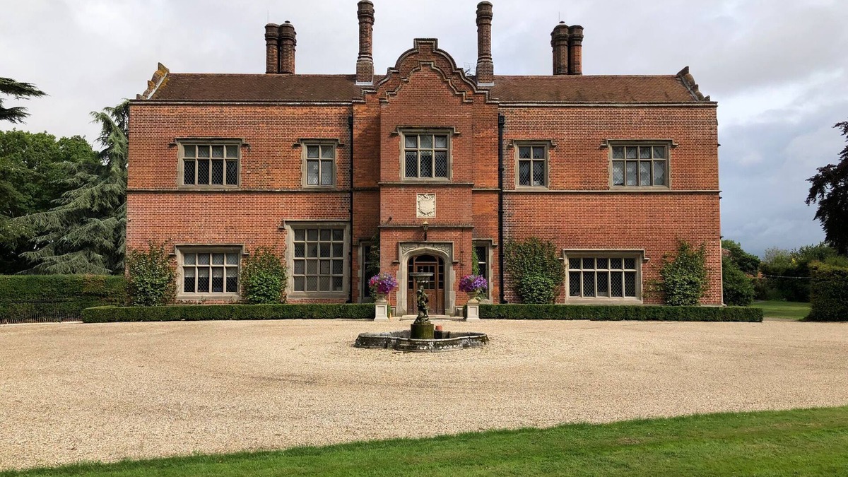 Colchester Apartment | Newly Refurbished Luxury Apartment in 17th Century Manor House