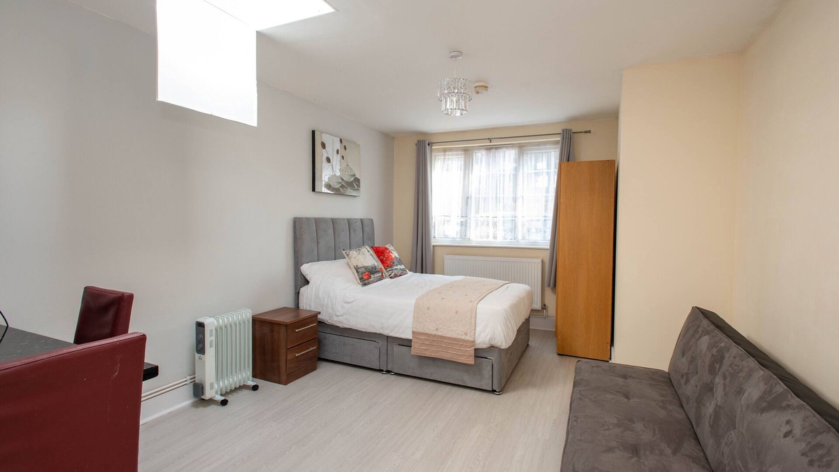 London Borough of Bromley Apartment | NEWLY REFURBISHED Studio, 20 mins to London Bridge