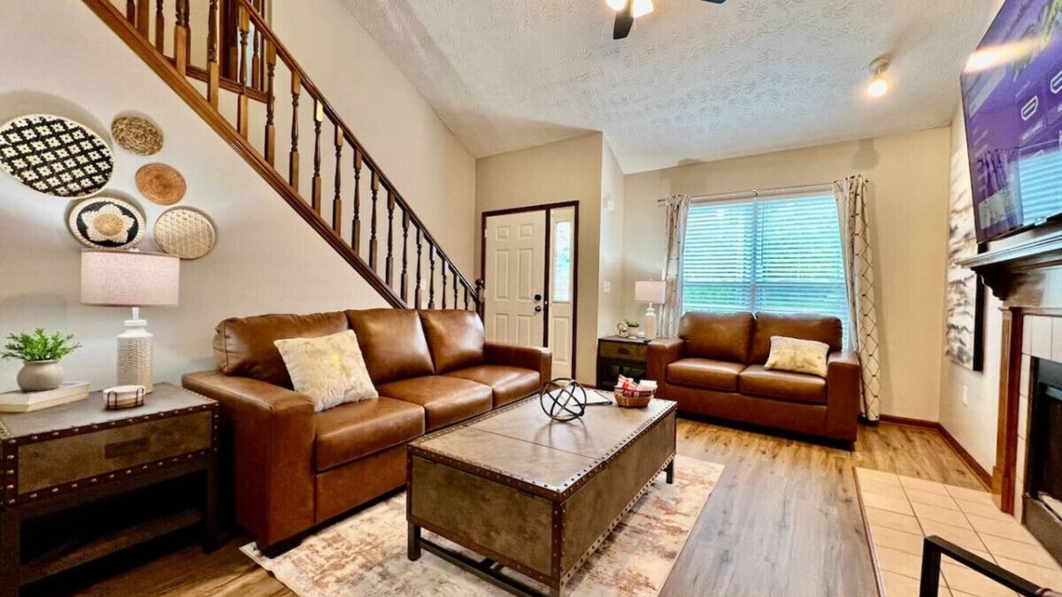 Otterbien Home House | Newly Remodeled Charming home Liberty Twp.