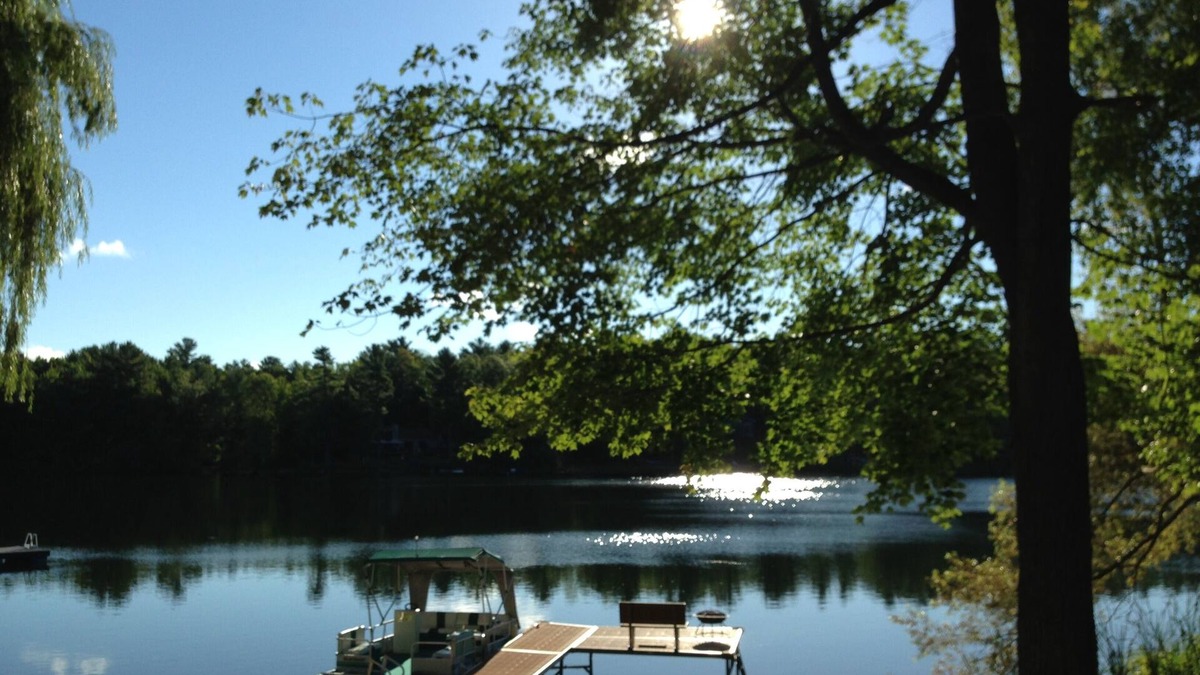 Mayfield Cottage | Newly-remodeled…100ft sandy beach.2 free kayaks&paddleboat-4 bedrooms.sleeps12