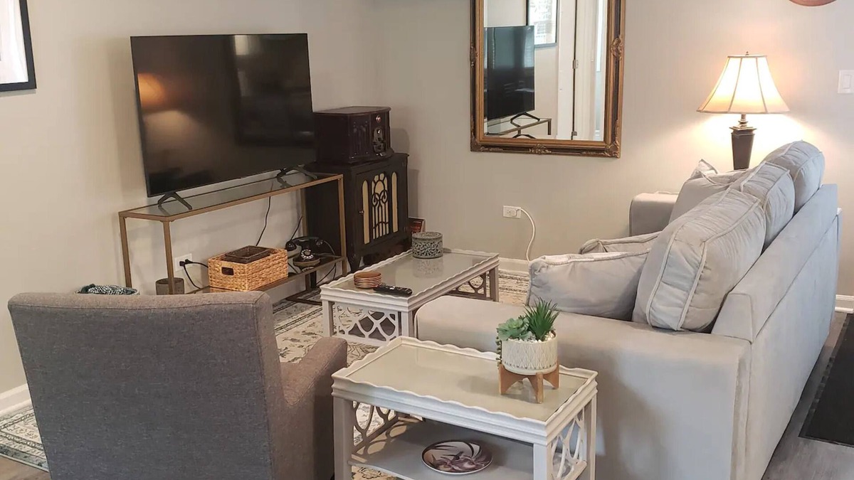 Barrington House | Newly Remodeled 2BR 2BA Home ★ Close to Barrington